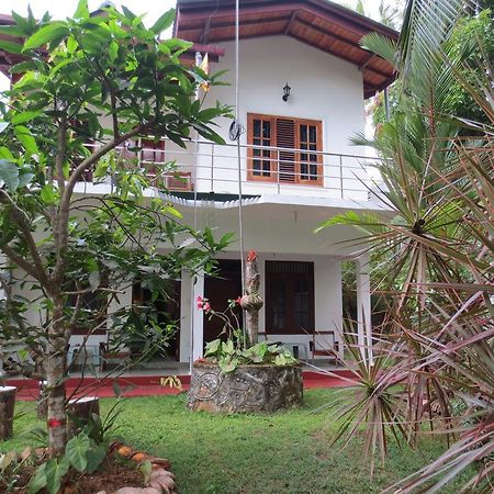 Jungle Holiday Home Hikkaduwa Esterno foto