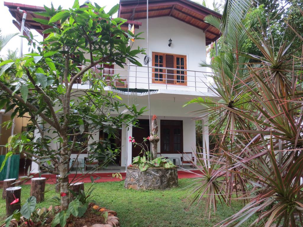 Jungle Holiday Home Hikkaduwa Esterno foto