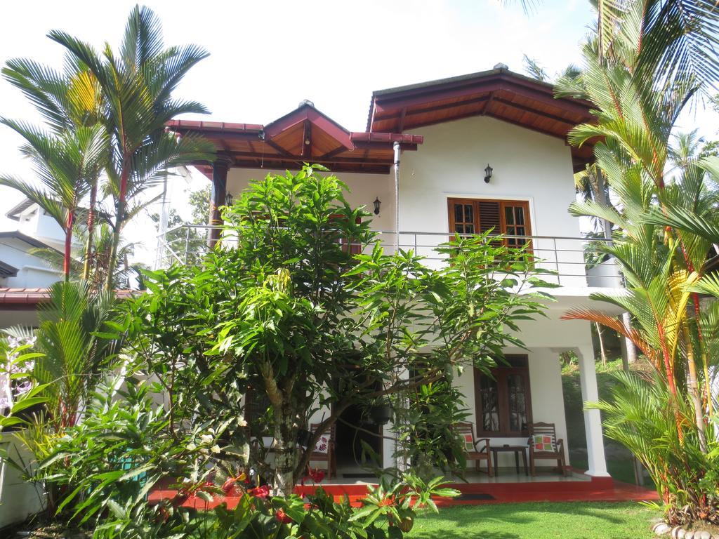 Jungle Holiday Home Hikkaduwa Esterno foto