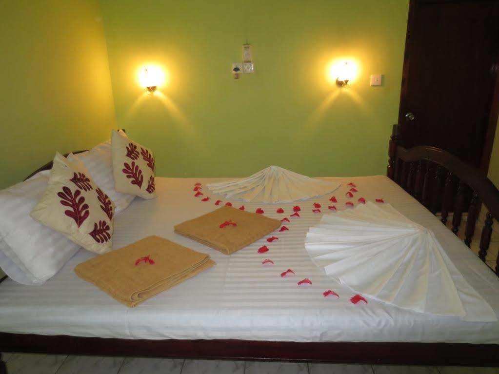 Jungle Holiday Home Hikkaduwa Esterno foto