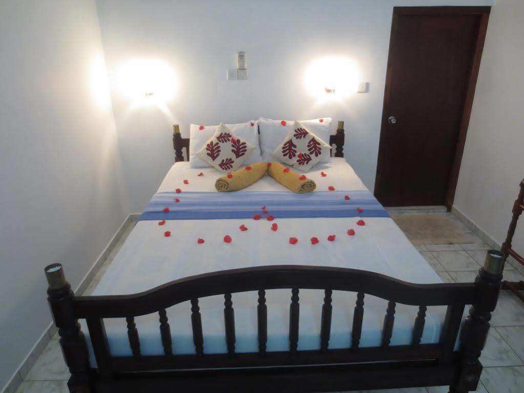 Jungle Holiday Home Hikkaduwa Esterno foto