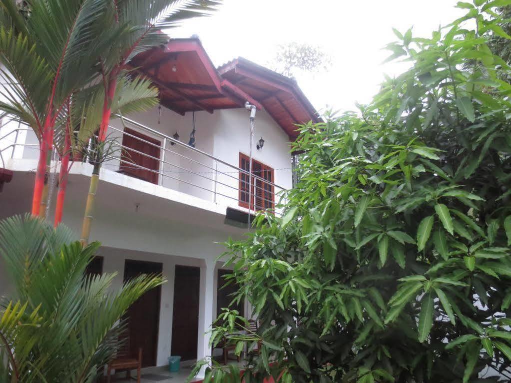 Jungle Holiday Home Hikkaduwa Esterno foto