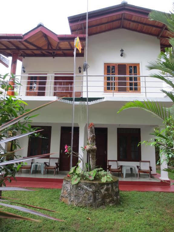 Jungle Holiday Home Hikkaduwa Esterno foto