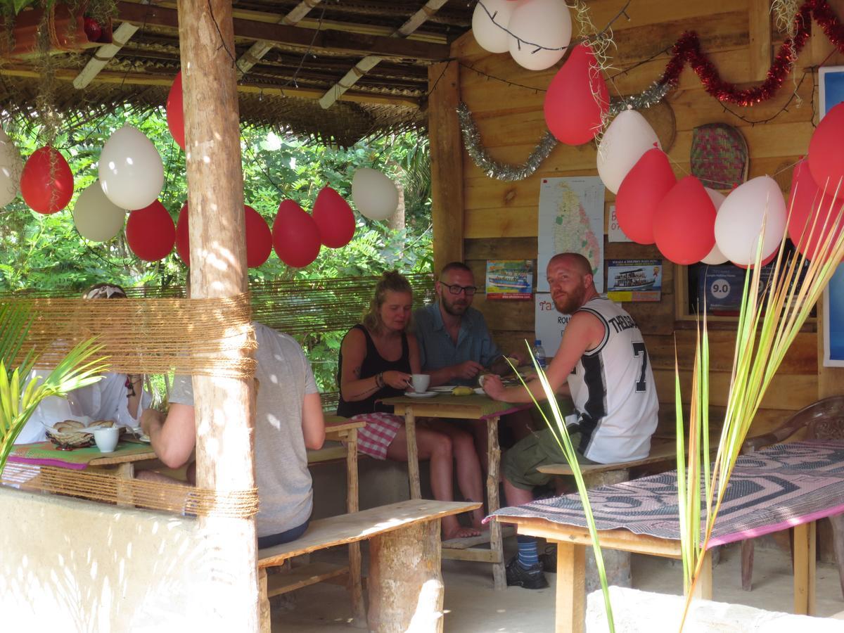 Jungle Holiday Home Hikkaduwa Esterno foto